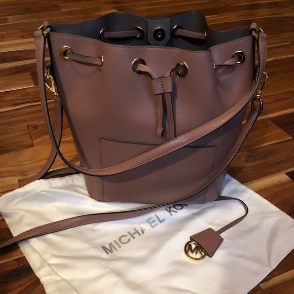 Michael Kors Handbags - Michael Kors bucket bag